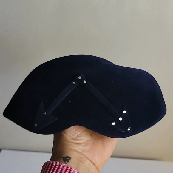 Vintage Noreen Navy Velvet fashion hat - Picture 4 of 9